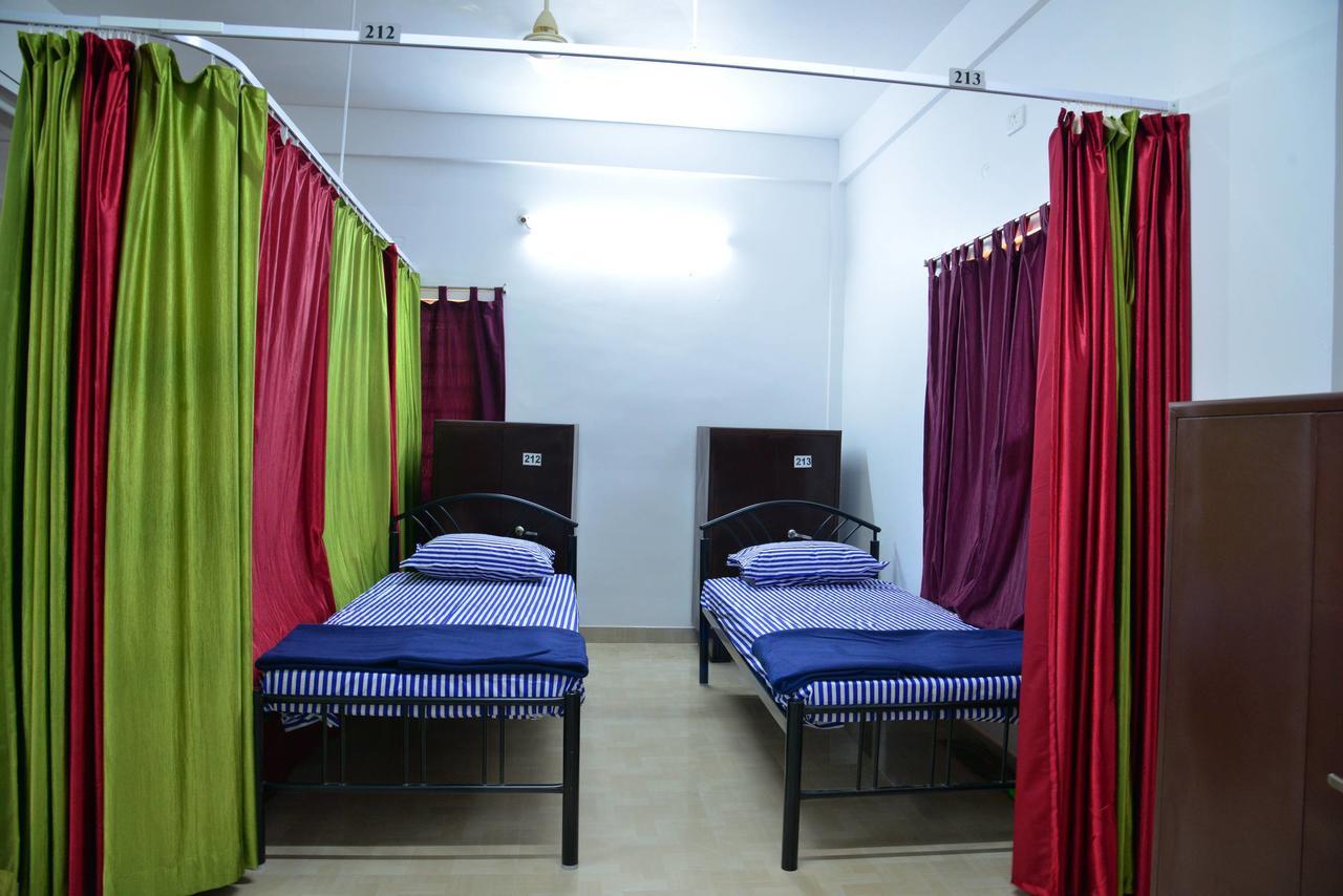 Tranquil Hospitality Hotel บูบันเนสชวาร์ ภายนอก รูปภาพ