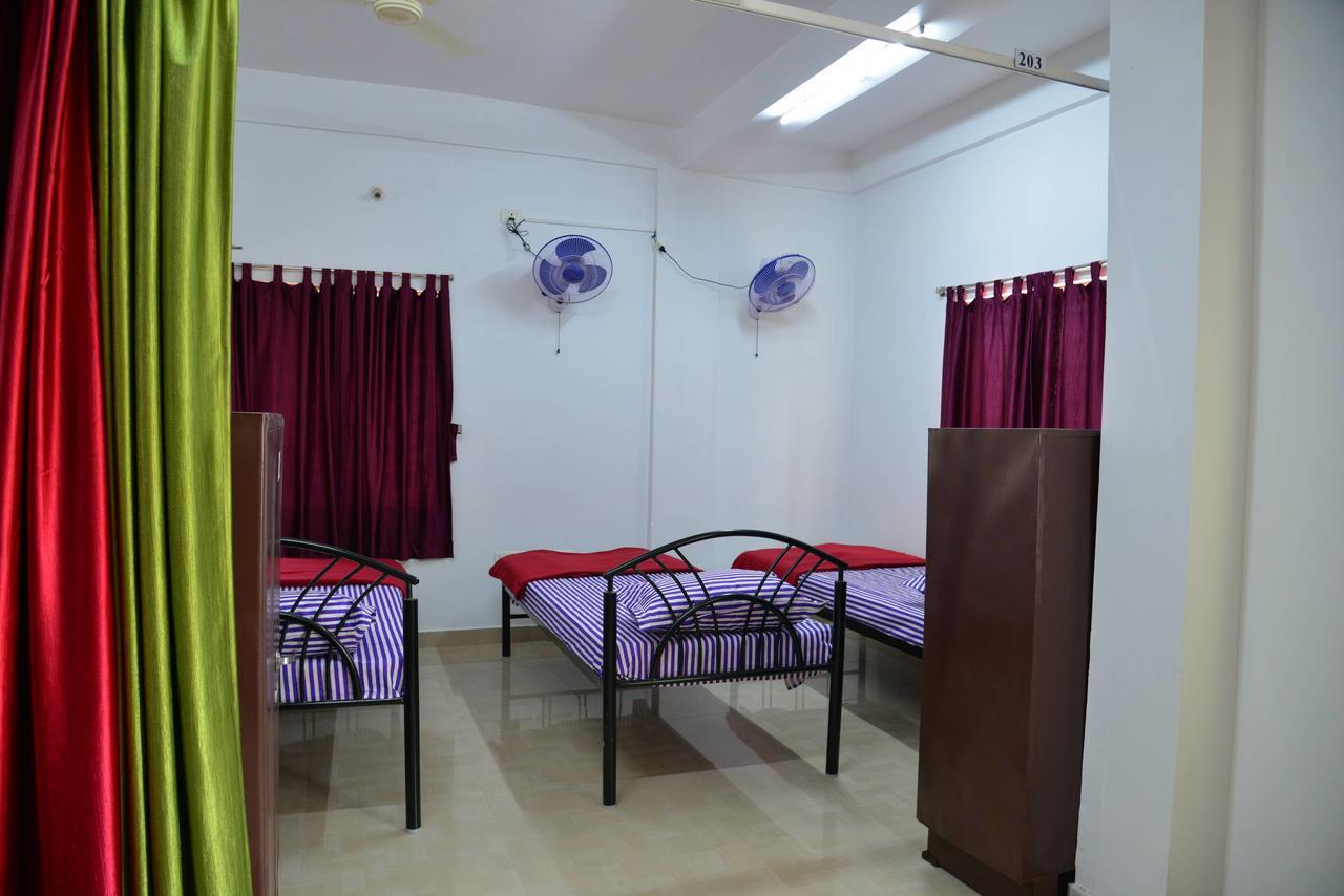 Tranquil Hospitality Hotel บูบันเนสชวาร์ ภายนอก รูปภาพ