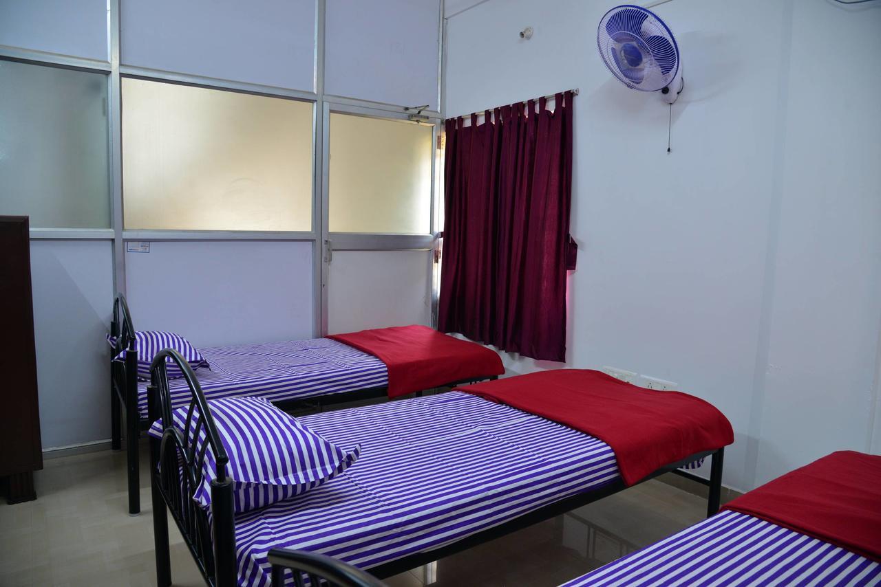 Tranquil Hospitality Hotel บูบันเนสชวาร์ ภายนอก รูปภาพ