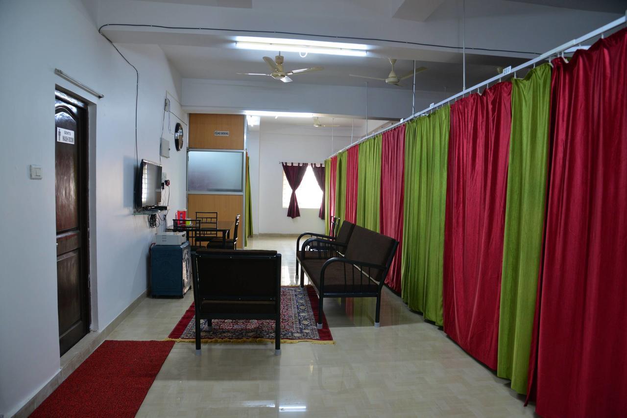 Tranquil Hospitality Hotel บูบันเนสชวาร์ ภายนอก รูปภาพ